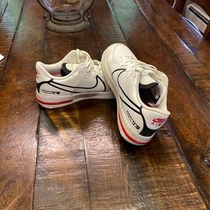 Lightly used Nike AirForce 1s. Don’t wear them much. deciding to sell them✌🏼